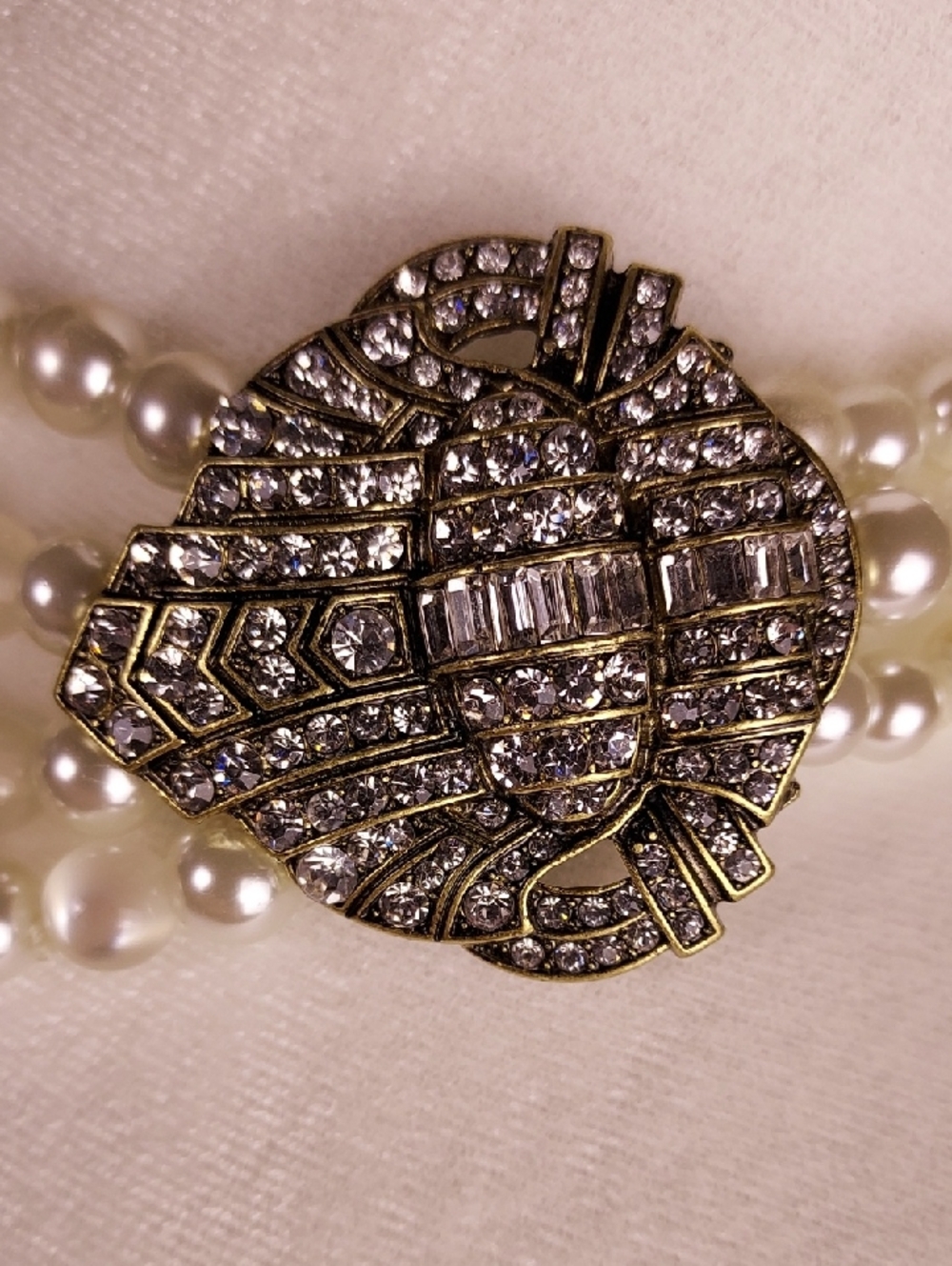Chloe + Isabel Retro Glam Faux Pearl Crystal Party Cocktail Statement Necklace - Picture 7 of 10